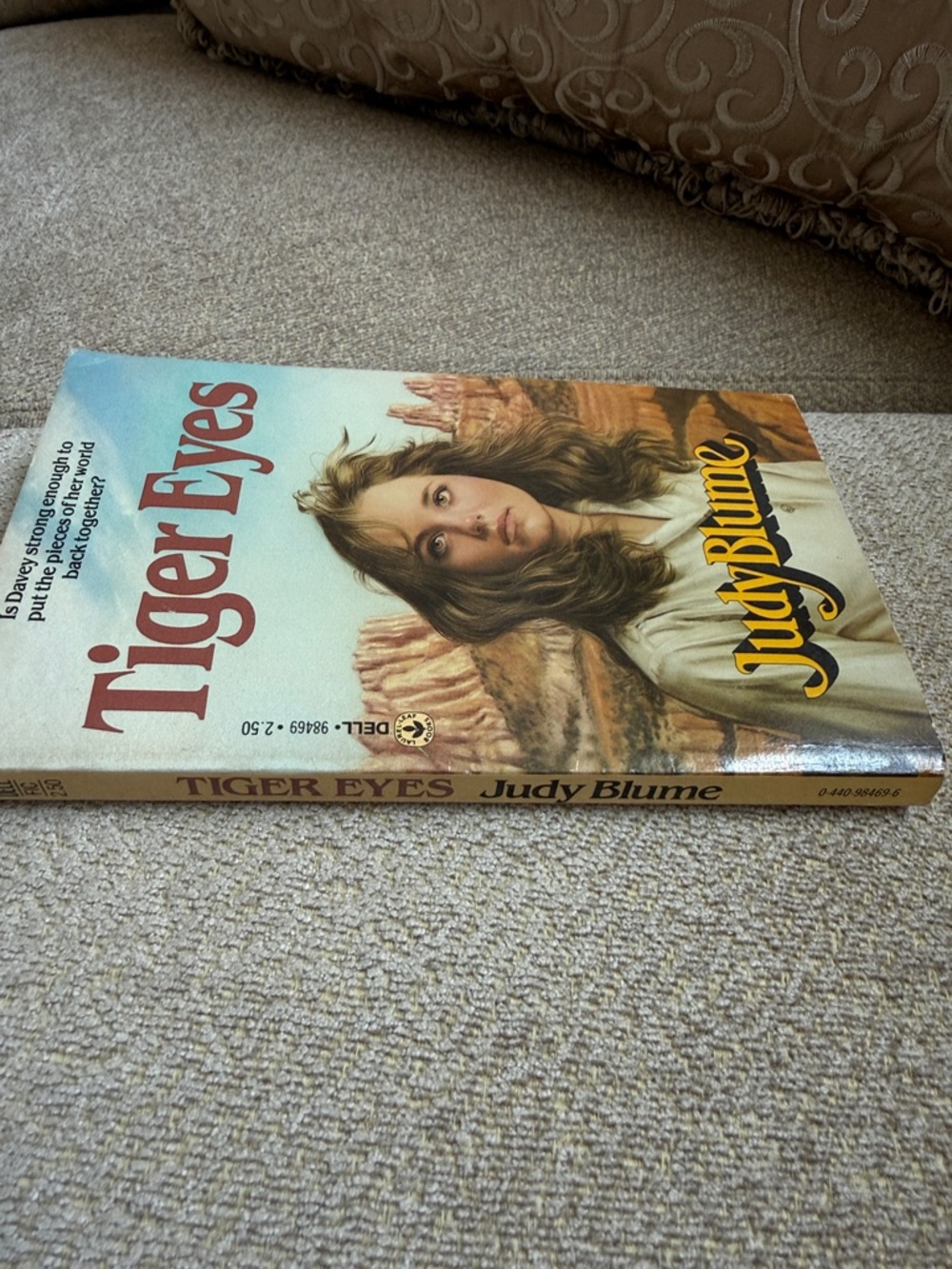 Vintage Judy Blume, Tiger Eyes Paperback, copyright 1981, printed 1982 - Picture 2 of 6